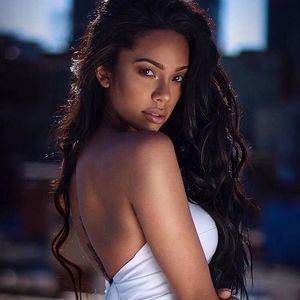 Meet your Posher, Larissa